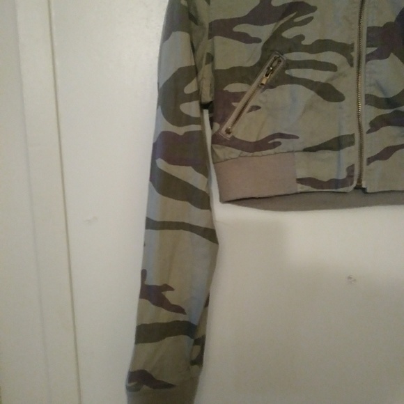 Camouflage Jacket. - Picture 3 of 5